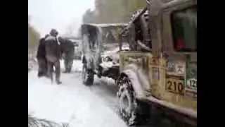 Убитый раненого тащит