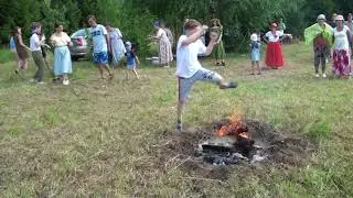 обряд - прыжки через костёр на празднике Купала в родовых поместьях Родники WSH 2021 LAV