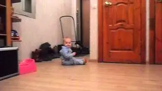 Ляля  ползает
