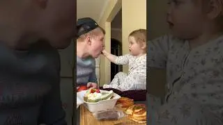 ОТКУСИЛ РУКУ РЕБЁНКУ / SWEET BABY SHARE FOOD