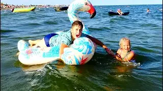 Влад СПАСАЕТ Маргариту Девочка не умеет нырять Приключения на море Влада Маргариты Леры и Андрея