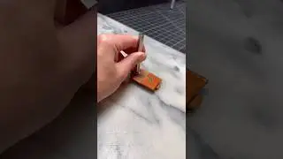 Attaching snaps o #leathertok #leatherworker #leatherasmr #leatherworks #leathergoods