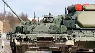 Боевая техника прибывает на подмосковный полигон Алабино для подготовки к проведению Парада Победы