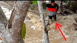 seorang youtuber hampir hanyut oleh arus ombak bono 13 januari 2021