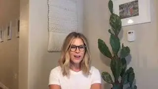 Join Thyroid Expert, McCall McPherson to learn about Hypothyroidism vs Hashimoto's