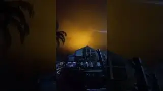 Ярко-желтое небо ночью!