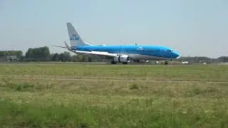Bouncy Landing in Amsterdam - Watch KLM's Boeing 737-800 Return from Rome!