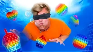 TROVA I POP IT SOTT’ACQUA BENDATO! DANI vs ROBBI *FIDGET POP IT CHALLENGE IN PISCINA*