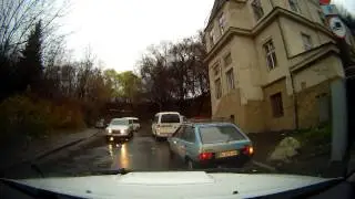 2013-11-25 отчаянная девятка бросилась под колеса :)