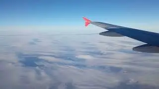 полёт на самолёте над облаками