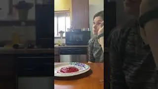 She thought the Ketchup was Boing 🤨