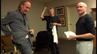 Genesis take it up a little bit (Turn it on again - live at VH1 Rock Honors 2007)