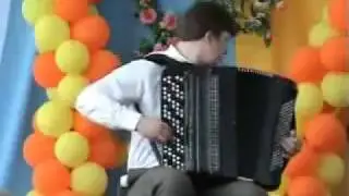 А вот так надо играть на бояне!