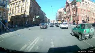 Дура едет на красный)