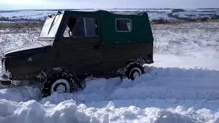 Как Луаз пробивает сугробы снега а Нива застряла