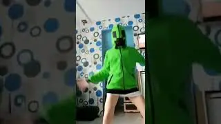 Школьник танцует под некоглай разрывная 