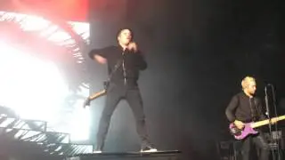 Fall Out Boy - My Songs Know What You Did in the Dark (Light Em Up) Live @ Moscow