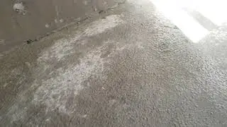 Как бетон впитывает влагу.