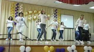 танец мамочек)