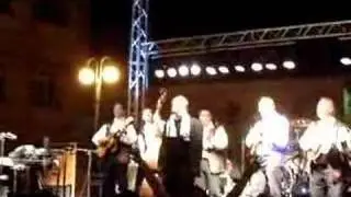 Tisno, Prljavo Kazalište - Uzalud vam trud svirači