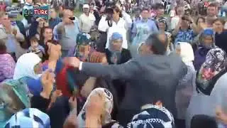 Muharrem İnce Oyun Havası Eşliğine Göbek Atıyor - Eğlenceli Anlar