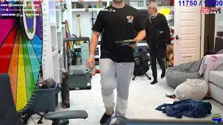 xQc walks into Mizkif's room