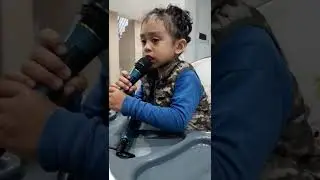 Alessito de 2 añitos 9 meses cantando