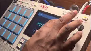 Mpc Live 2 Retro, beat on the spot using Marco Polo pad Thai and beat butcha packs
