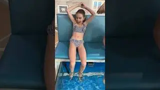 Нападение рыбок  в аквариуме 😂 