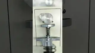 Замки клапана, как пружина их сжимает