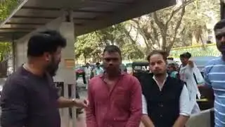Rikshaw driver abuses a student to give him extra money (Part 3/3)