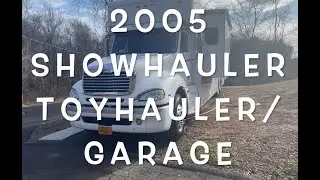 2005 Showhauler rv motorcoach toy hauler / 13' garage