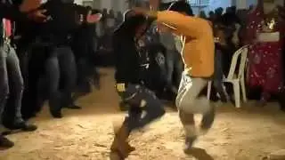رقص عجيب بين زوز صغار في عرس تونسي ههه