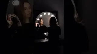 Круглое зеркало с лампочками  #дизайнсалонакрасоты #гримерноезеркало