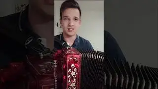 На закате ходит парень 