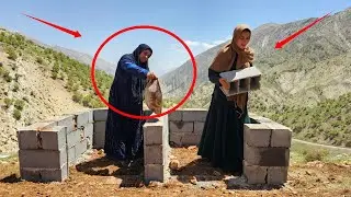 Mother and daughter in the wild mountains | Building a shelter with bare hands at dangerous heights😱