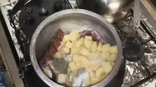 Гороховый суп с копченостями в афганском казане