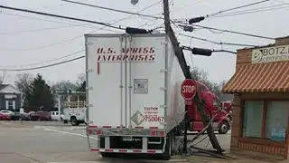 TRUCK 🚛🚒 Hit The Pole || Emergency || There is chance of Incident