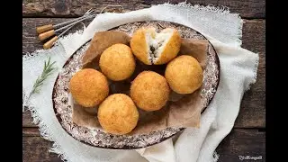 Arancine di riso con ragù in bianco di salsiccia e formaggi di capra