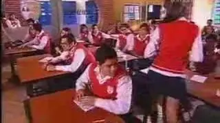 школьный класс Мария раздаёт задания