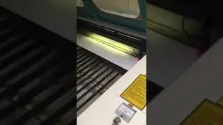 Резка зеркального акрила