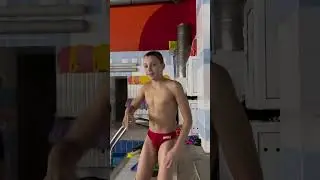 Аккуратнее в бассейне!😅