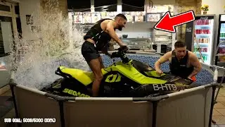 Jordan & Semih FAHREN JET SKI im DÖNERLADEN (geht schief)