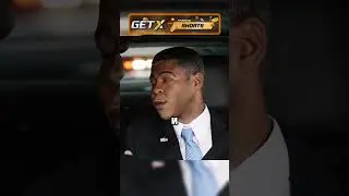Учит дочку водить😁 