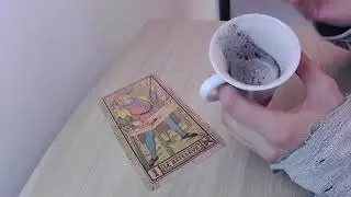 Esprimi un desiderio e ascolta la lettura dei fondi di caffè (Caffeomanzia Interattiva)