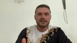 What is a man doing at the cash register of the Pyaterochka store? He should be at the front