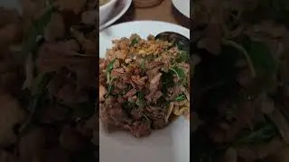 กระเพราทูน่าเป็ดในน้ำแร่ : Eat it, Boss