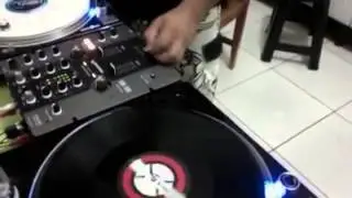 DJ Chandelly  Praticando  Scratch - Dj de Uberlândia - Minas Gerais