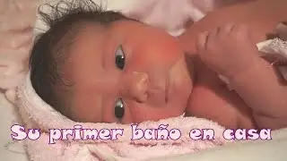 Como baño al bebe | Primer baño de Leire en casa // Maternity