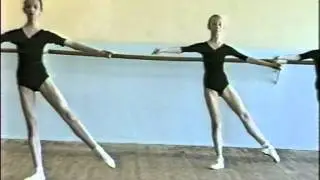 Урок классич.танца 2 кл. девочки, II ч.